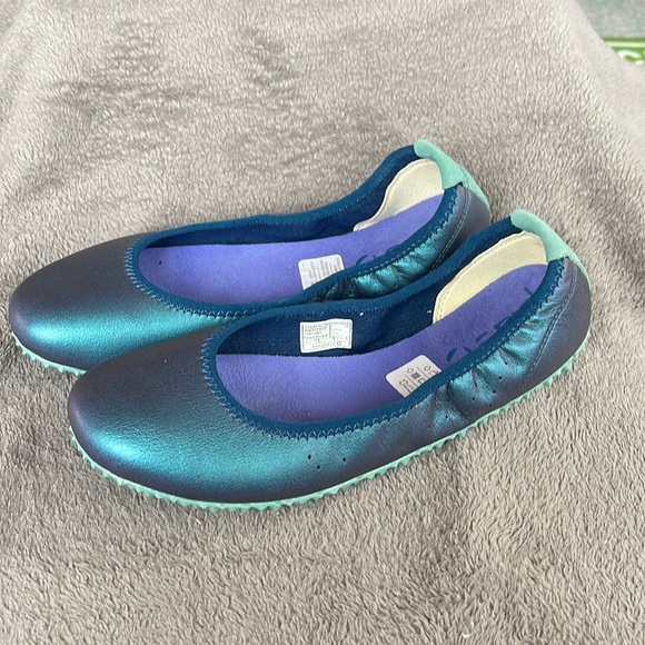 PLAE Shoes - Plae Crosby Titanium Quartz iridescent ballet flats size 7